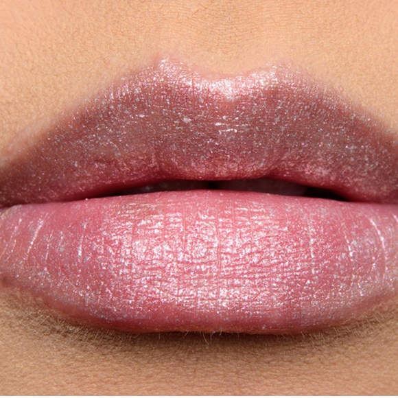 Mac Metallic Pearly One A17 lipstick - Picture 7 of 10